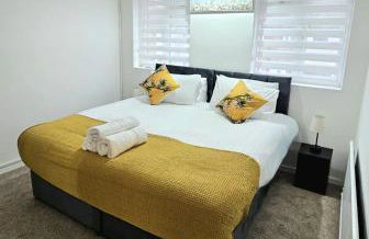 5 Mins Walk to ExCeL - Cosy 3 Bed House - Free Parking - Near O2 Arena & Cable Cars - Foto 1