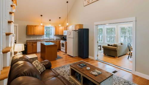 Waterfront Sebec Lake Home with Yard and Fire Pit - Foto 5