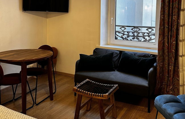 MRTN APARTMENTS & SUITES - Photo 9