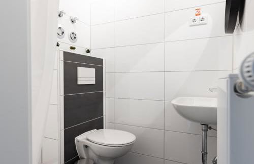 BudgetRoom 3 Betten Küche Bad Studio - Foto 16