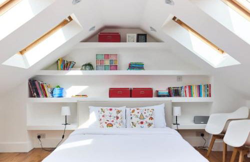 The Clapham Crib - Spacious 4BDR House with Patio - Photo 8