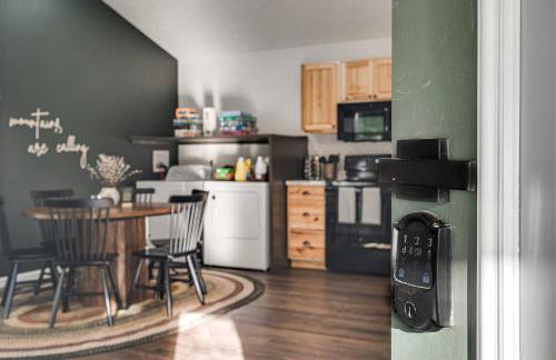 NEW! Shenandoah family & dog friendly cabin - 5 min walk river with private river access, BBQ, playground, fire pit - Foto 23