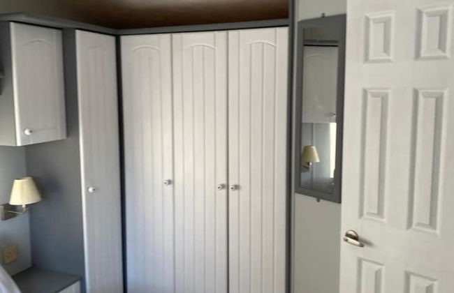 Immaculate 2-bed Static Caravan Near the Lake - Foto 2