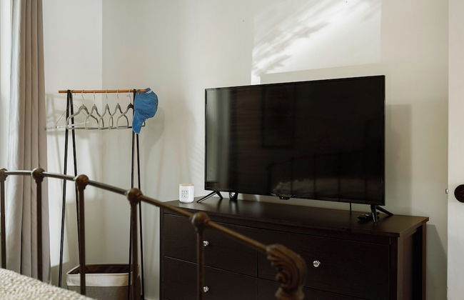 Lake Daze by Avantstay Lakefront w/ Modern Interior, Enclosed Porch & Hot Tub - Foto 39