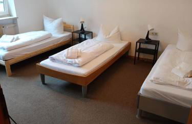 Wohnung mit 8 Einzelbetten - Monteure - Küche und Parkplatz - zentrale Lage - Foto 3