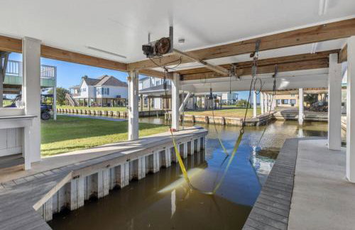 Bring Your Boat! Lake Charles Home w/ Dock & Lift - Foto 39