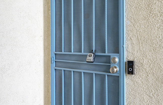 Modern Cozy Retreat Stylish Stay With Patio Parking - Foto 8