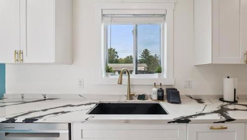 Pet Friendly, Gated Backyard, Game room, Hot Tub - Photo 4