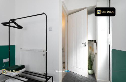 Quick Deals l 5 Bedroom l Sleeps 10 l Parking l Ideal for Groups l Oak Stays Short Lets & Serviced Accommodations - Foto 15