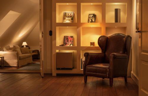 GUT KLETKAMP "Penthouse im Schloss" - Premium-Ferienwohnung mit 5 Schlafzimmern auf 400qm I Kamin I 2 Wohnzimmer I Garten & Terrasse I Wald- und Seeblick I Profi-Küche I 15 Min zur Ostsee I Parkplätze I WLAN - Foto 20