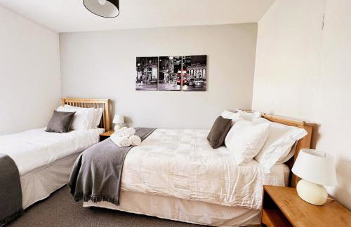 Spacious Family Bungalow with Garden for up to 7 - Photo 11