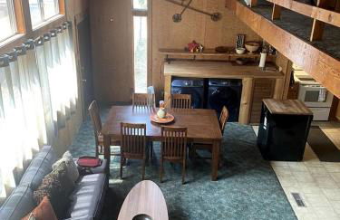 Rustic Cabin Rental near Hoodoo Ski Area and the Deschutes River in Sisters, Oregon - Foto 2