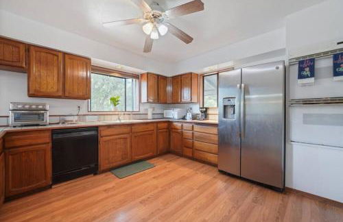 Mountain Home w/ a River in Back - Close to Skiing - Foto 23