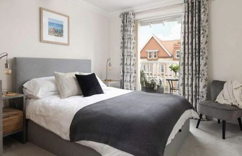 5 The Lookout - 2 bed apartment with parking, balcony & sea views - Photo 3