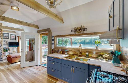 Hot Tub and Fire Pit Lakeside Getaway, Dogs Welcome - Foto 10