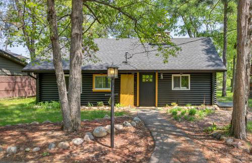 1 Mi to Beach and Lake Breezy Point Cabin with Yard! - Foto 23