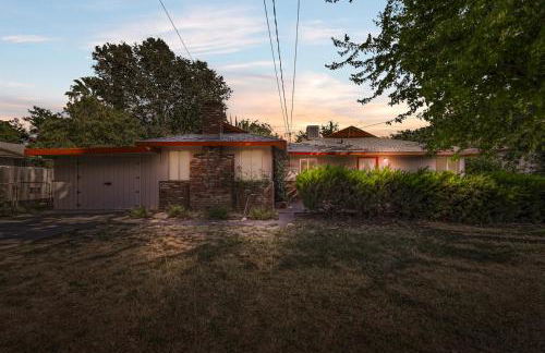 Chic in Chico w 2 Kings for Fam - Photo 1