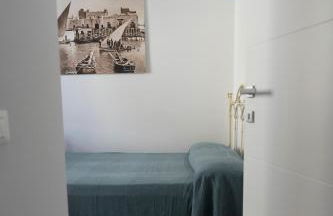 House with a Terrace and a Sea View in Savelletri - Foto 2