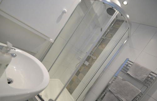 Charming 1 bed riverside apartment - Photo 14