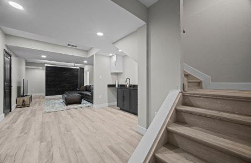 Rooftop Sunset Escape BBQ & Billiards Sleeps 8 - Foto 17