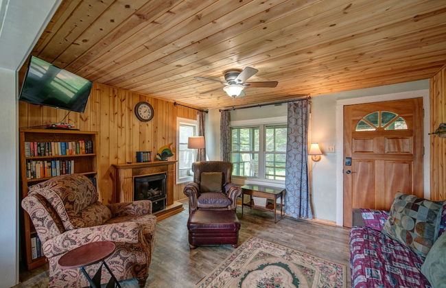 Moonshiner's Cabin Minutes From Two Wheels! - Foto 17