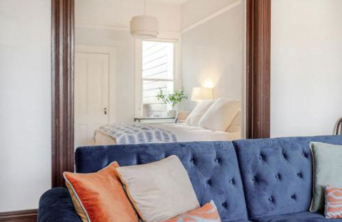 Charming Victorian Oasis with an Elegant and Spacious Haven - Foto 8