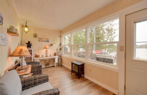 Winter Lake Escape with Access to Ice Fishing! - Foto 16