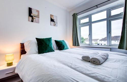 The Iver - 3BR - Spacious House - Free Parking - Photo 20