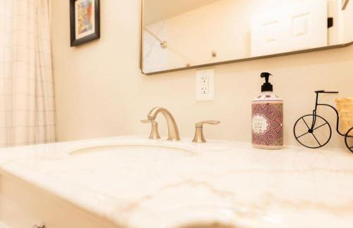 King Comfort - Bright and Modern 1BR Stay in Dunlap - Foto 22