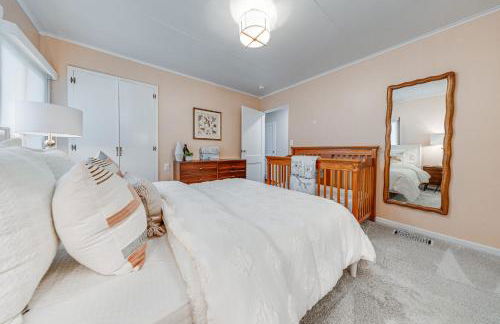 Beautiful 3BR Home Near Lake MI - Photo 15