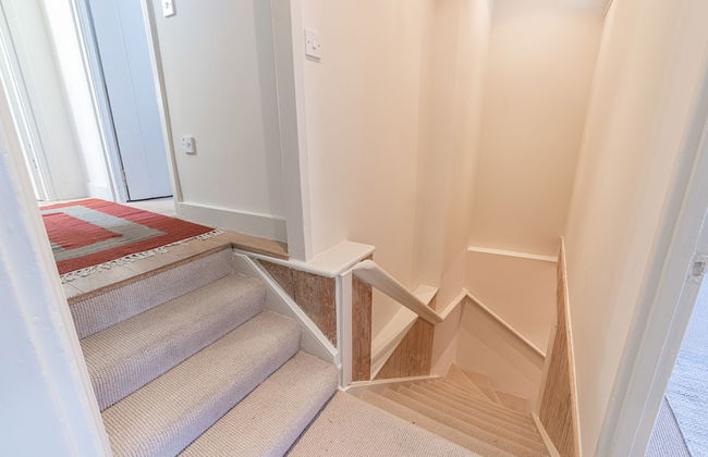 JOIVY Elegant 2-Bed Mews Flat Near Buckingham Palace - Photo 16