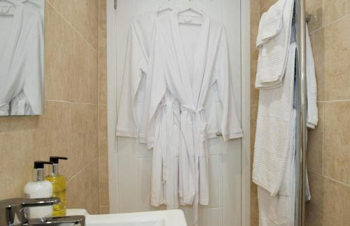 Hillside Studio - Photo 15