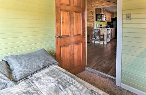 Waterfront Syracuse Home Deck, Fire Pit and Kayaks - Foto 17