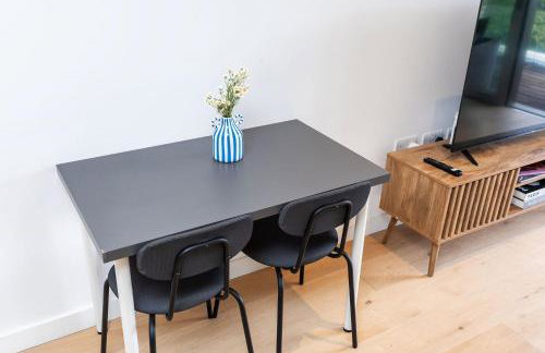 Tranquil 2-Bed Apartment, Balcony, Sleeps 6, 7 Minute Drive to King's Cross St Pancras - By City Peace - Foto 29