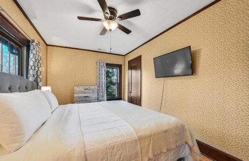 Unique Cabin With Hot Tub Close to Town - Foto 2