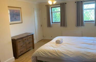 Super King Bed Suite, Executive office, fast WiFi, free parking - Foto 10