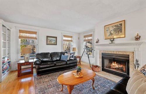 Private Pickleball | Family Friendly | Sleep 18 - Photo 3