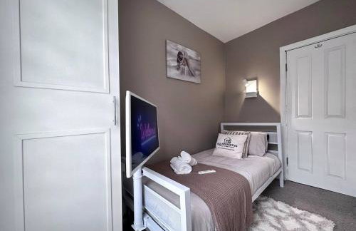 Sleek Skyward Serenity 2bed w Pool Table - Ystrad - Foto 27