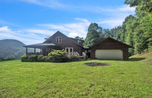 Cozy Mountain Retreat W/ Scenic Views 3 Bedroom Home by RedAwning - Photo 50