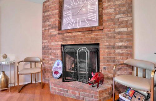 Relaxing Backyard with Fire Pit and Near Parks - Foto 13