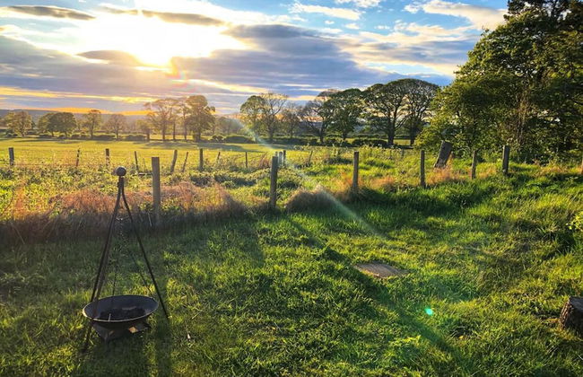 1 Bed Glamping Hut - Firepit, Fireplace, Views - Photo 14