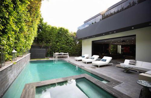 NEW Modern Oasis off Melrose - Rooftop - Pool - Photo 3