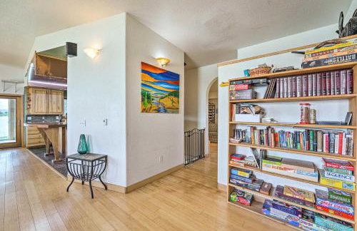 Lakefront Country Home with Waterslide and Trampoline! - Foto 7