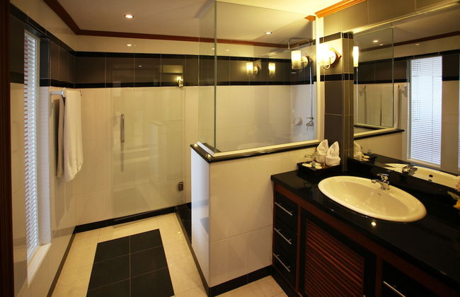 Tara Court Hotel - Photo 36