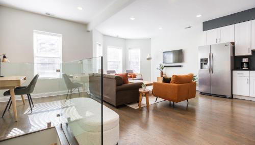 Uptown Bright & Modern Apt - Steps to Lake, Train, Amazing Food & Free Parking - Foto 4