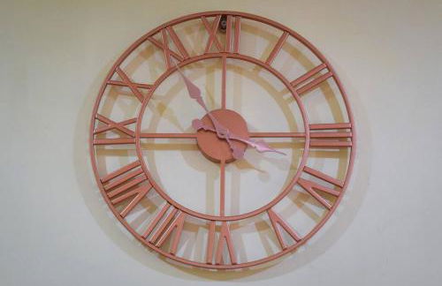 Air Maison - Large Family Home with Pool Table - Photo 27