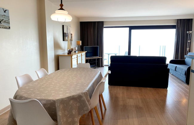 Couple Stay Near Beaches - Photo 14