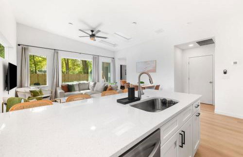 New-Dog Friendly,Hot Tub, Fire-pit, 1 mile to DTWN - Foto 27