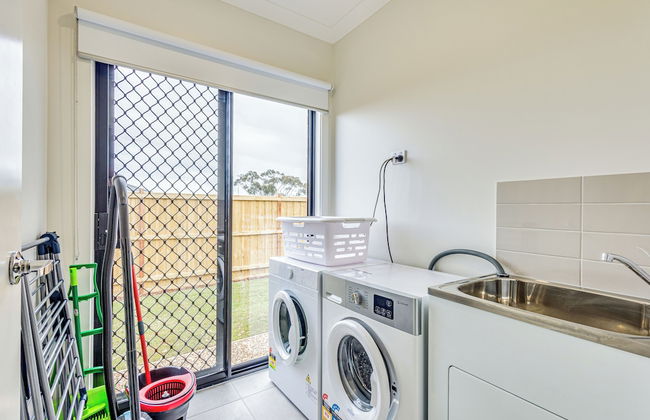 StayAU Charming 4BR Retreat Wyndham Vale - Foto 59