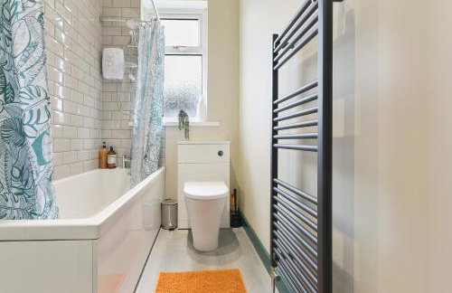 Home from Home 4 Bed - Ideal for Workers & Great for Groups, FREE Parking, Spacious, Pet Friendly Netflix - Foto 39